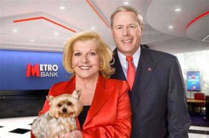 Vernon W Hill - Age, Family, Bio