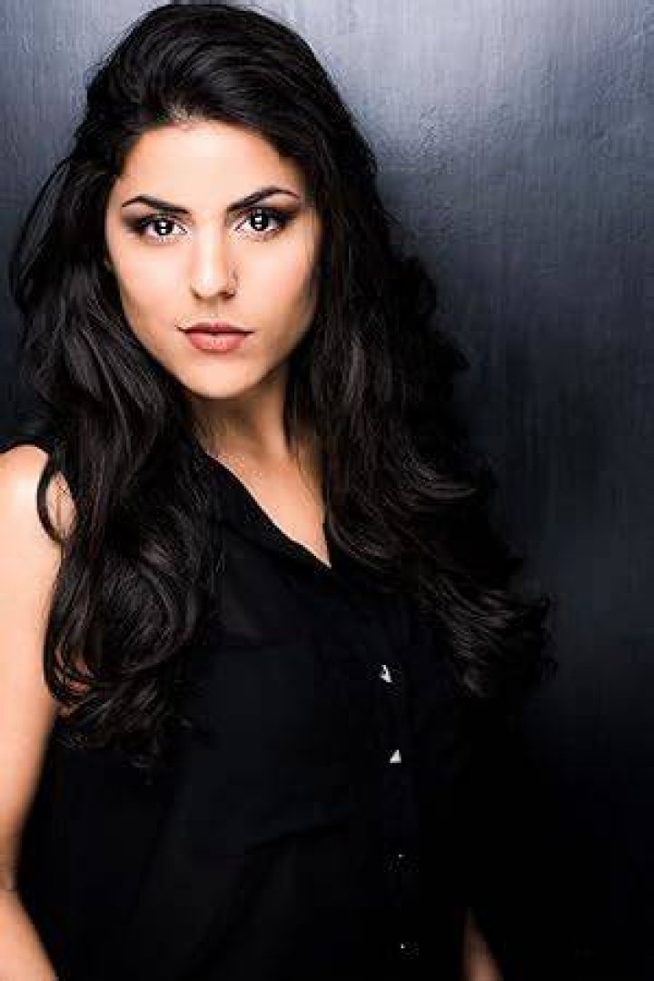 Veronica Sixtos - Age, Family, Bio