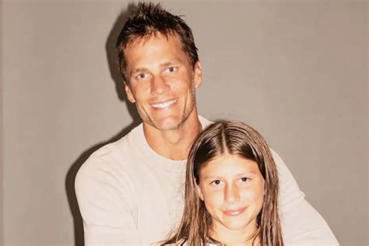 Vivian Brady - Age, Family, Bio