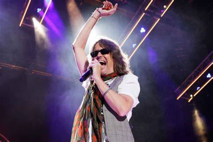 Was the lead singer of Foreigner on Modern Family?