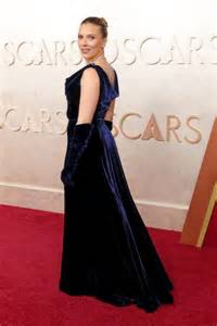 	What happened to Scarlett Johansson’s beautiful curves?	