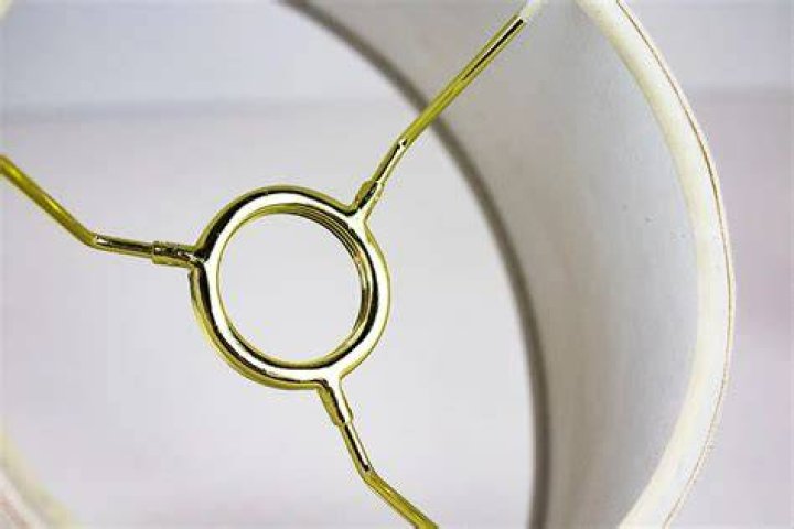 What is a UNO socket lamp base?