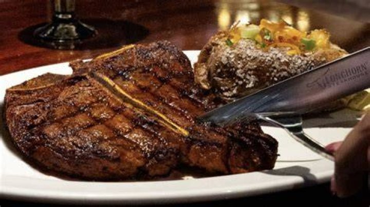What kind of bread do they serve at Longhorn Steakhouse?