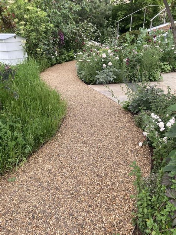What’s the best gravel for a walkway?