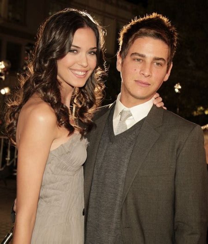 Who Is American actor, Trevor Wright Dating To?