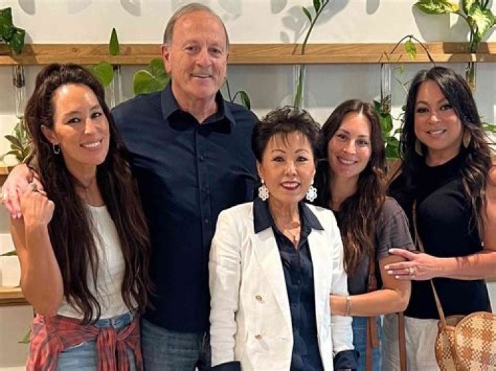 Who is Joanna Gianes' Younger Sister, Mary Kay McCall? Explore Details Of Her Husband, Children & Family!