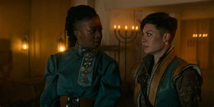 Who plays Nadia in Shadow and Bone? (Joanna McGibbon age and more)