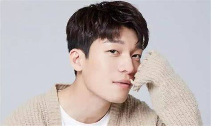 Wi Ha-joon - Age, Family, Bio