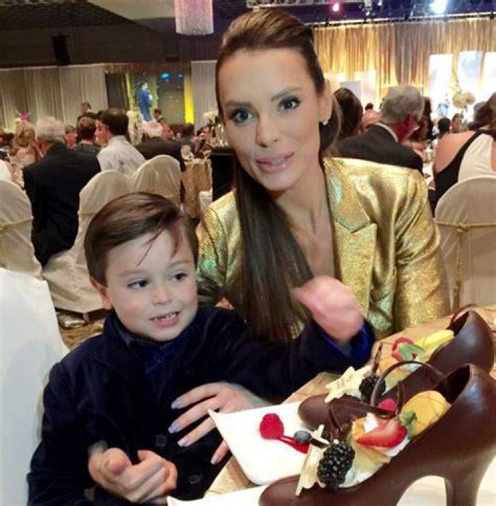 Yoanna House - Age, Family, Bio