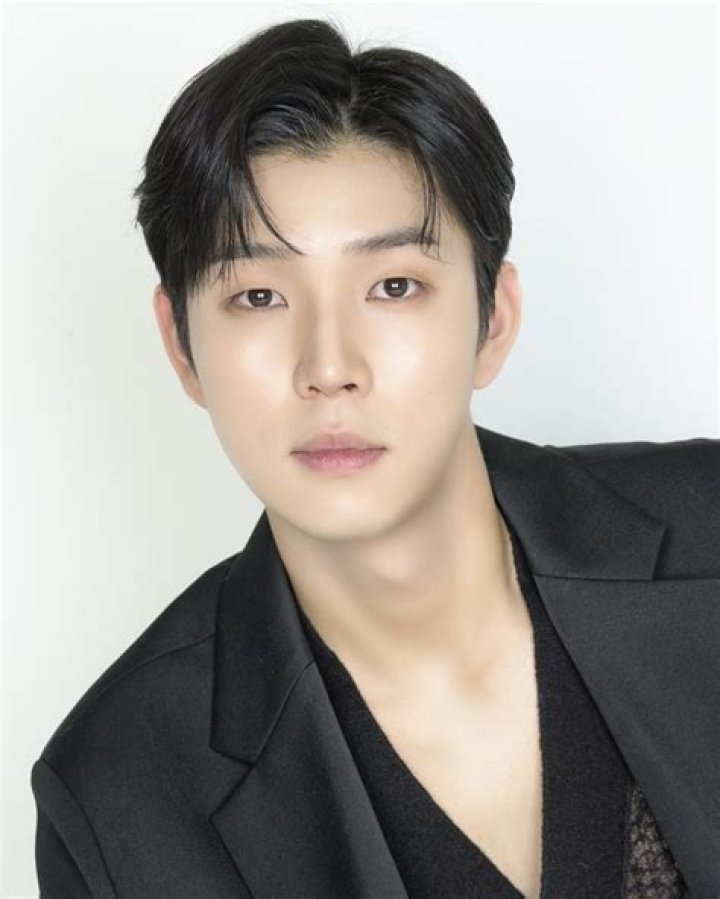 Yoo In-Soo Bio (Wiki) 